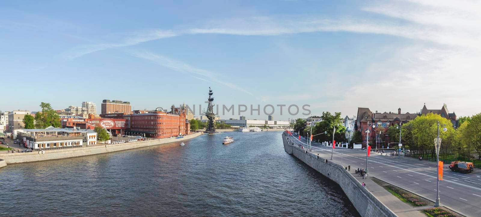 MOSCOW, RUSSIA - May 9, 2015. Panorama view Patriarshiy bridge. Monument to Russian emperor Peter the Great by Zurab Tseretely, Red October factory, Central House of Artists. by aksenovko