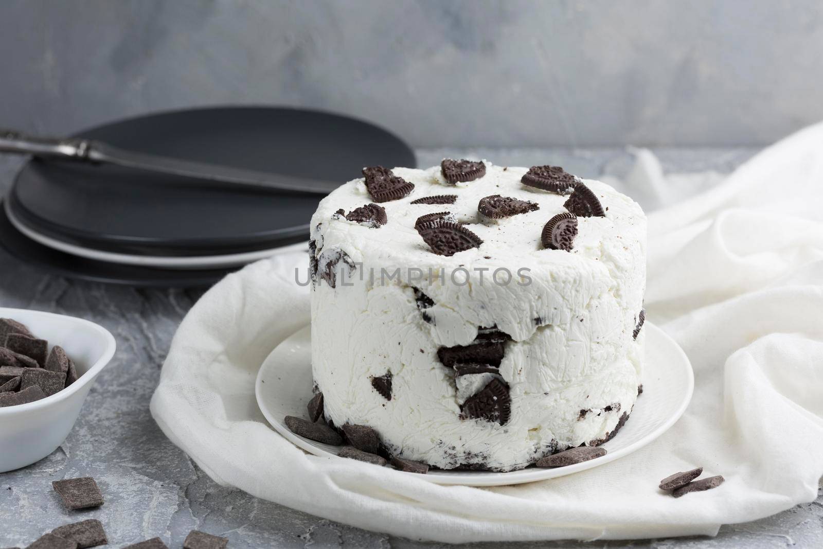 delicious cake with oreos