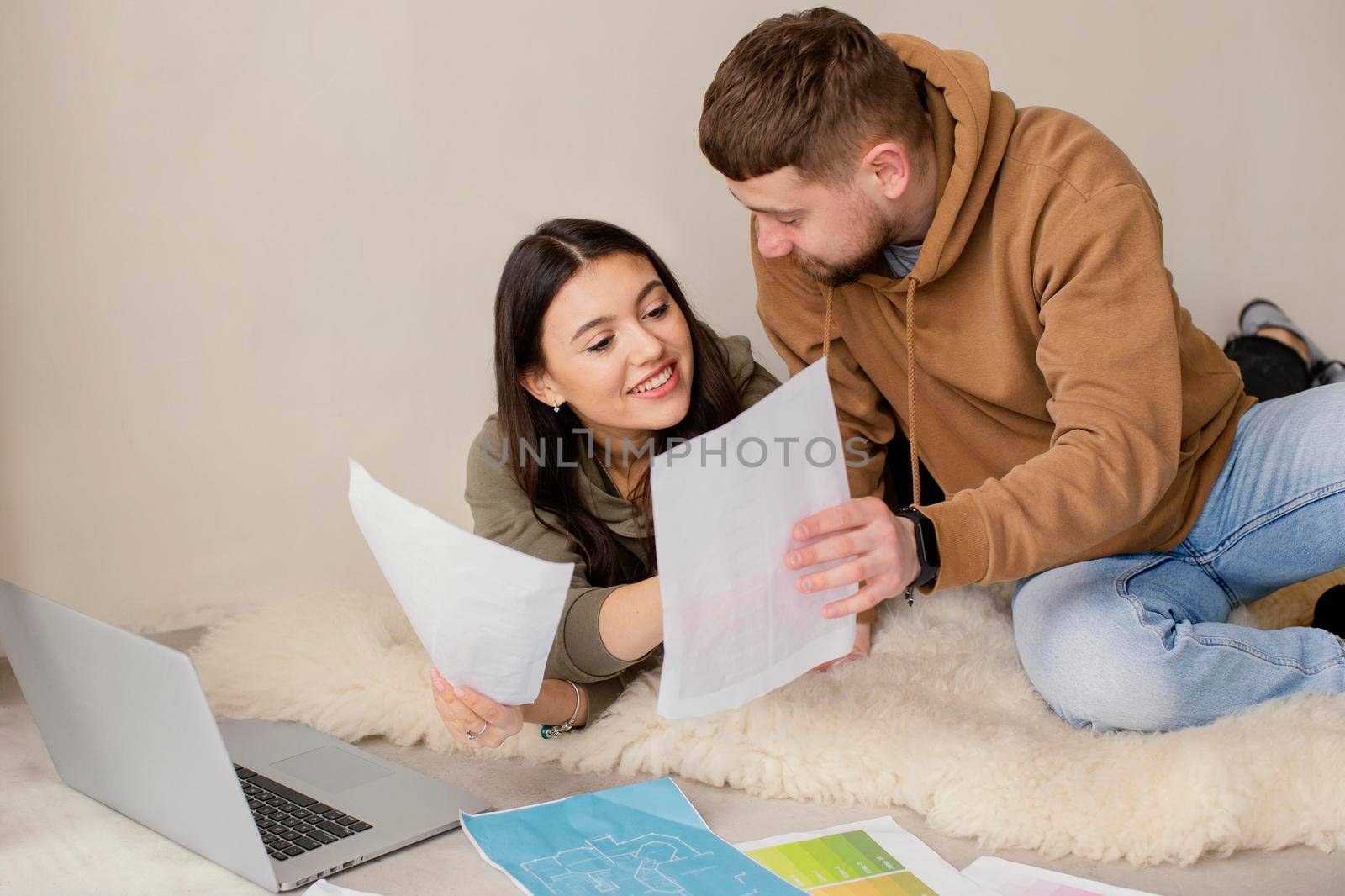 medium shot smiley couple indoors