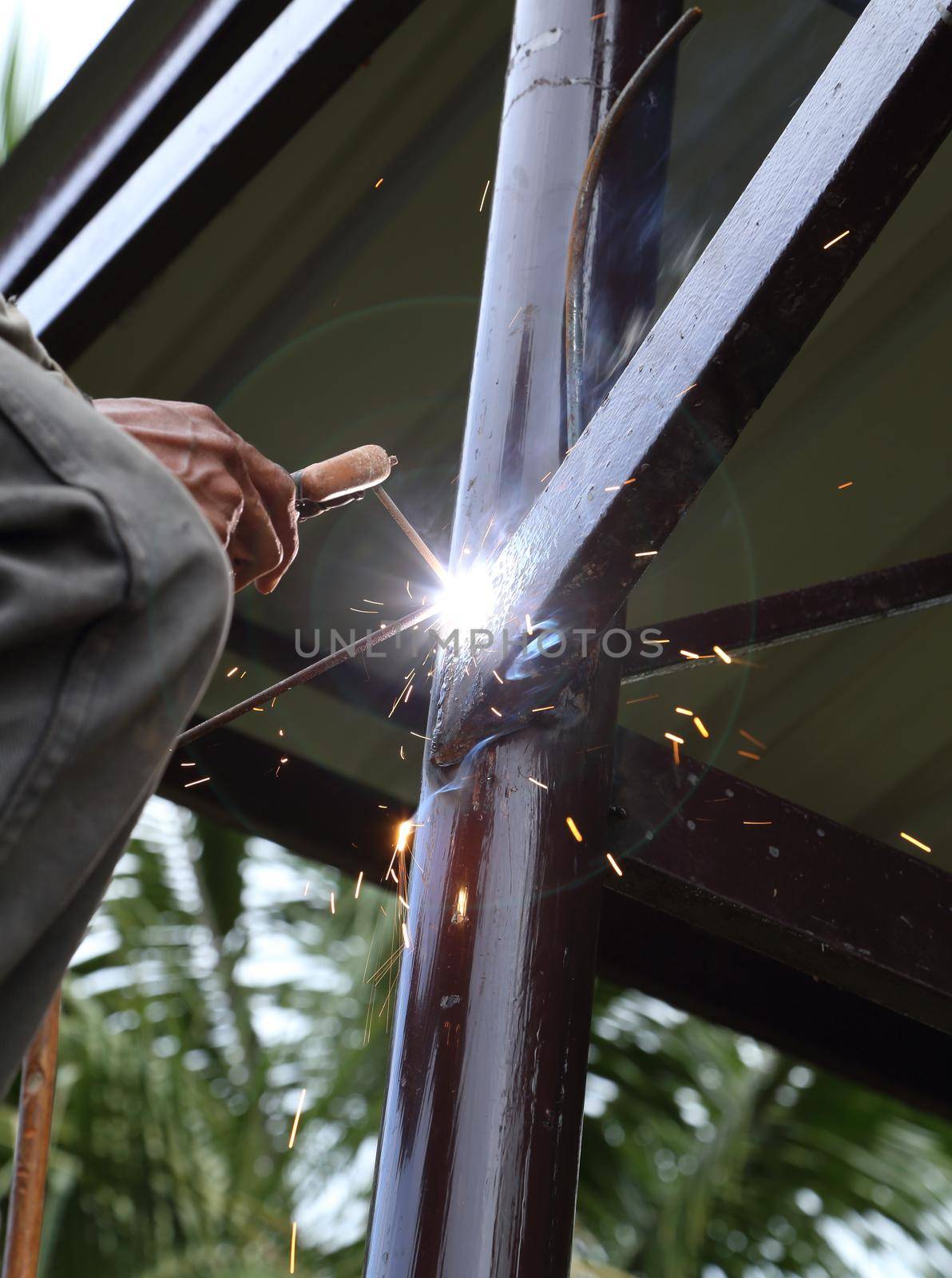 worker us electric welding connecting construction metal 