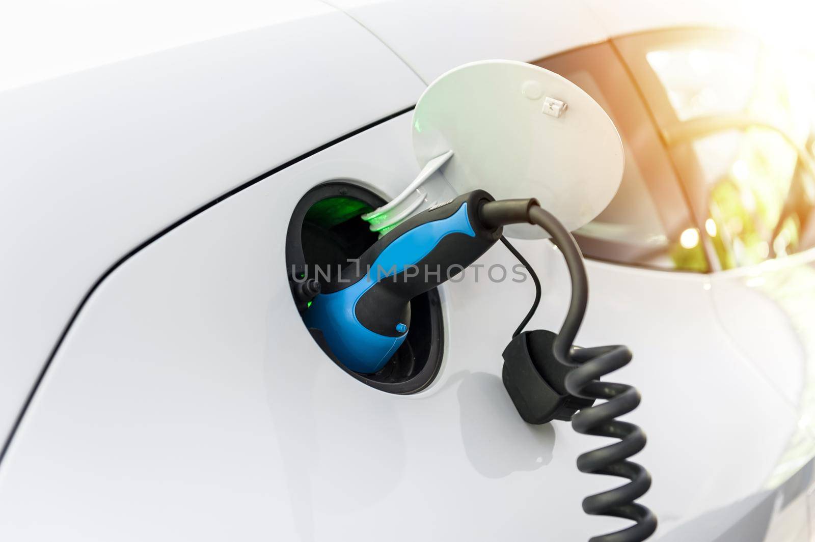Power supply for electric car charging in sunlight