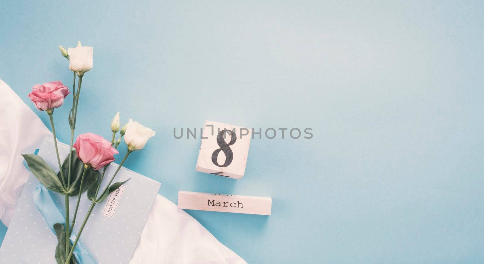 8 march inscription with roses table by Zahard