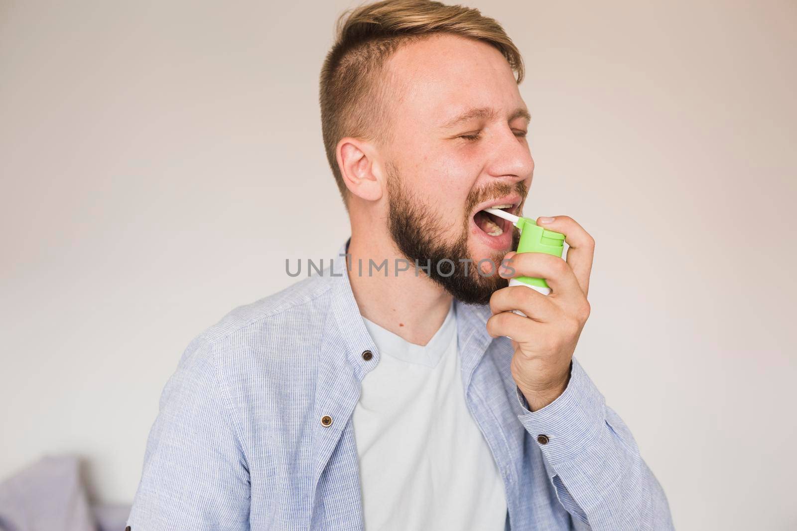 male using spray sore throat by Zahard