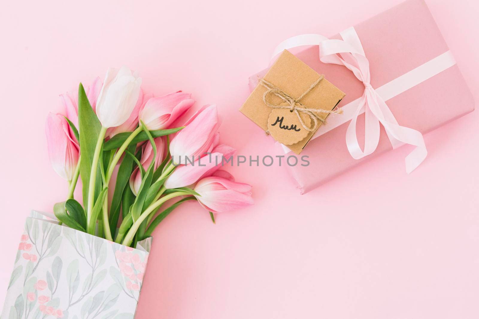 mum inscription with tulips gift box by Zahard