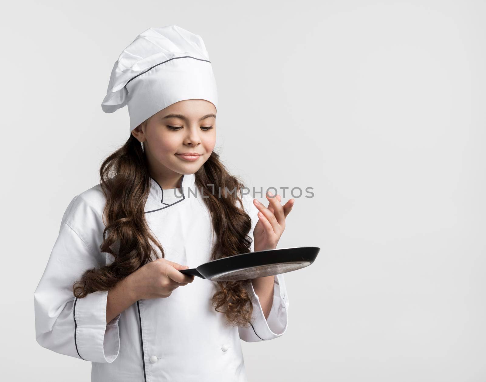 front view curly hair young girl holding cooking pan by Zahard