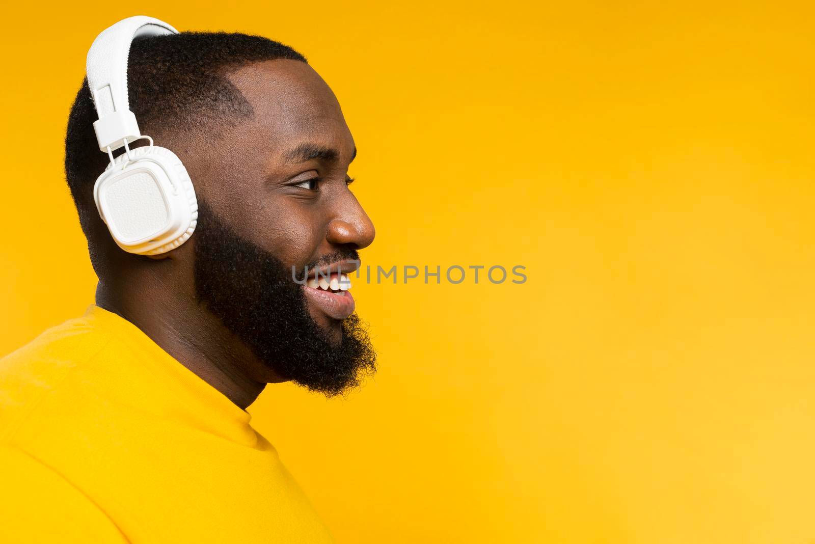 side view man with headphones by Zahard