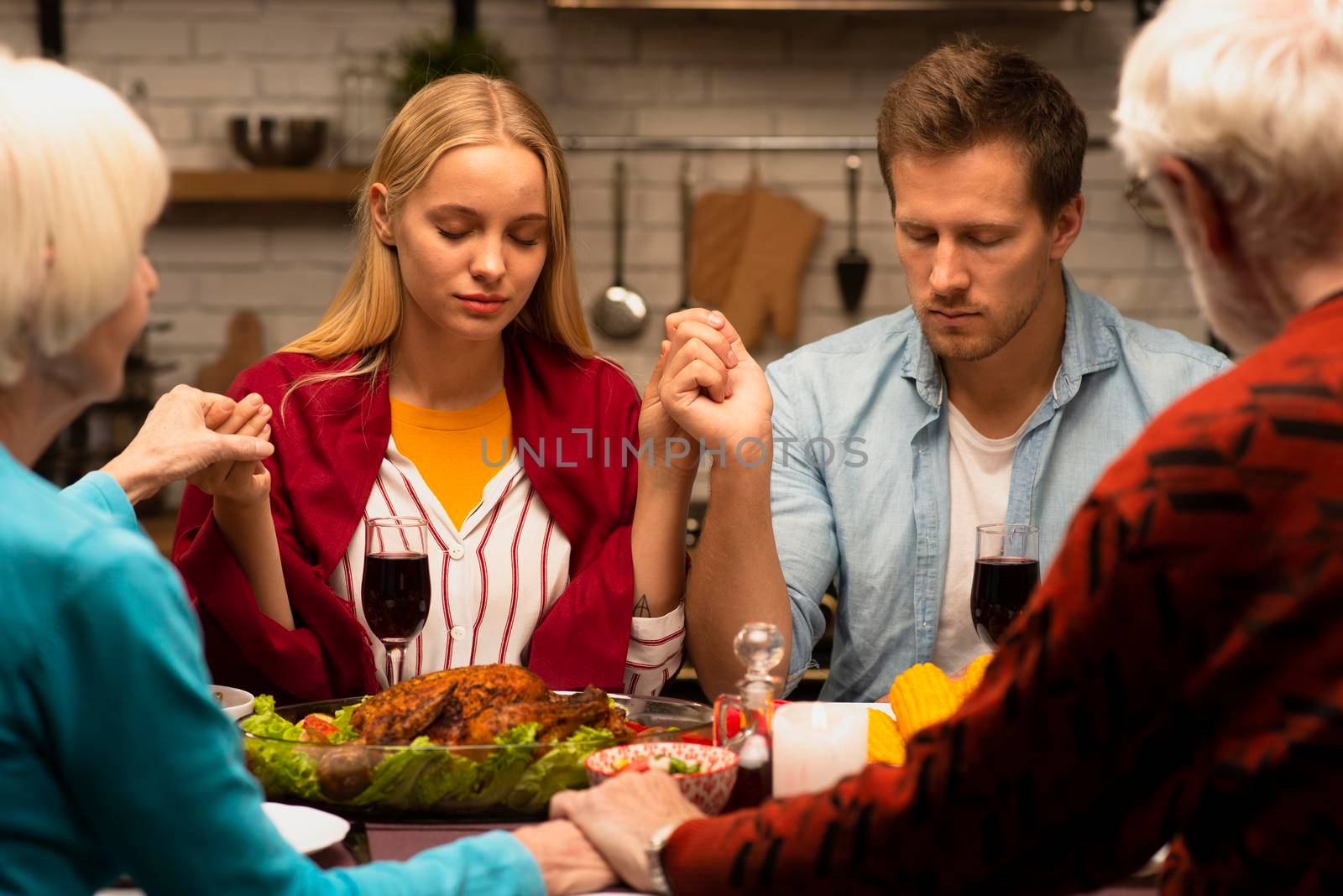 family praying dinner table by Zahard