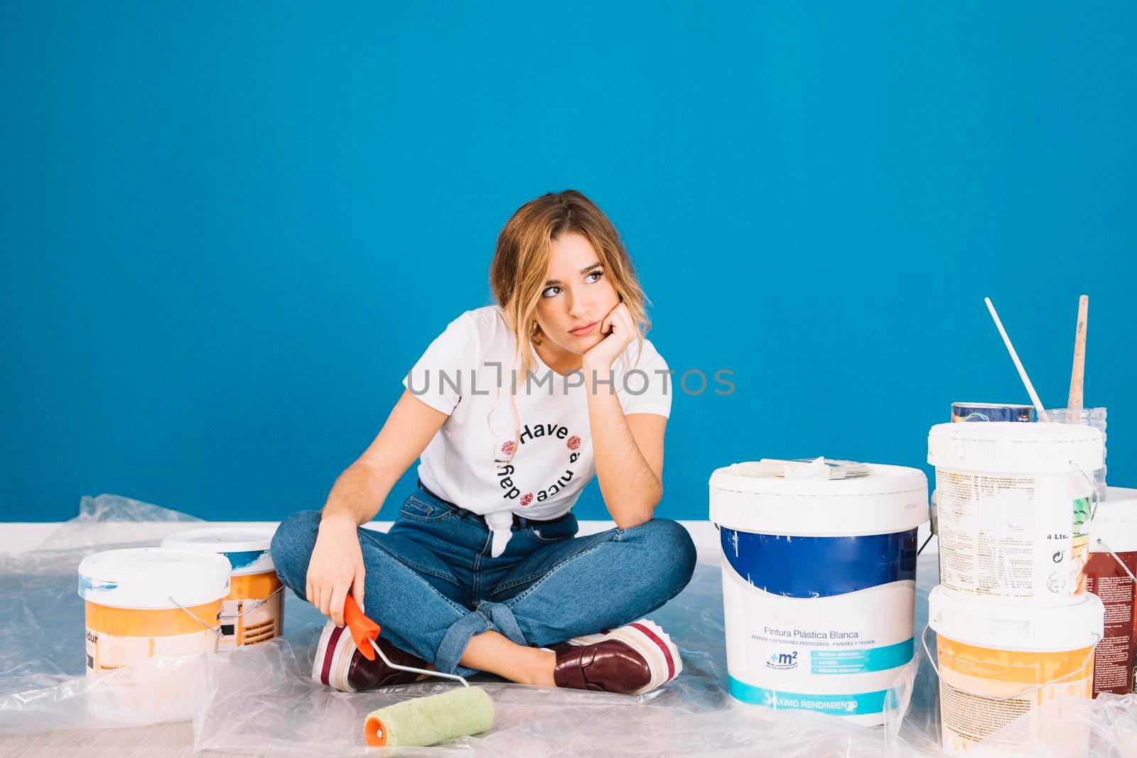 girl sitting paint materials by Zahard