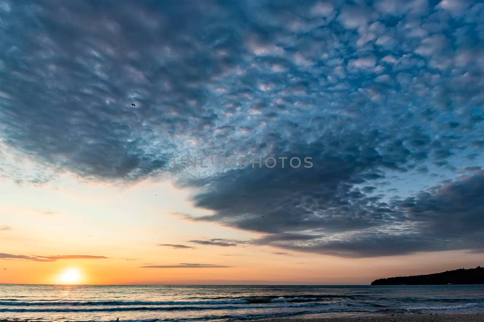 Beautiful sea sunset or sunrise with amazing clouds 