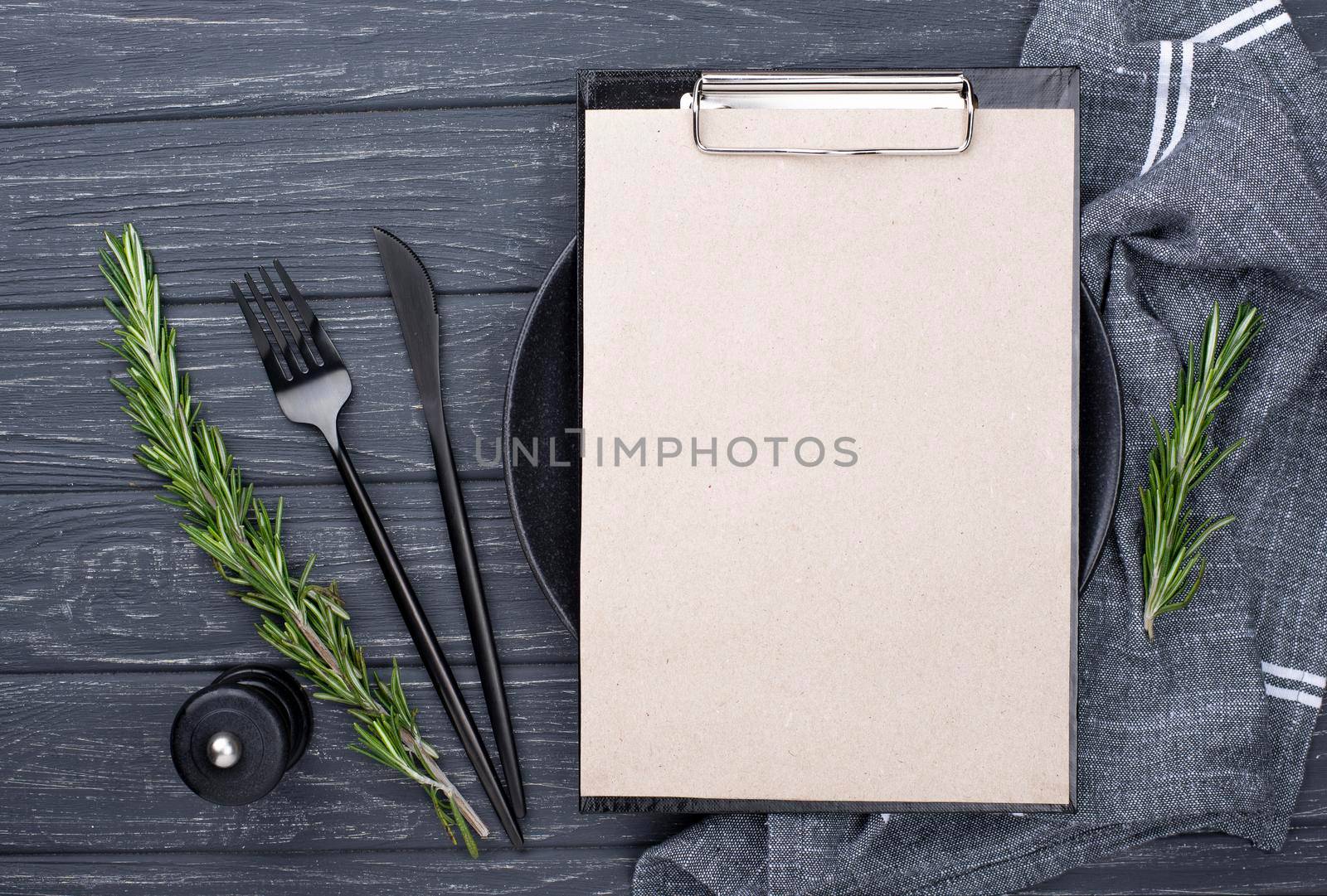 clipboard table with plate cutlery by Zahard
