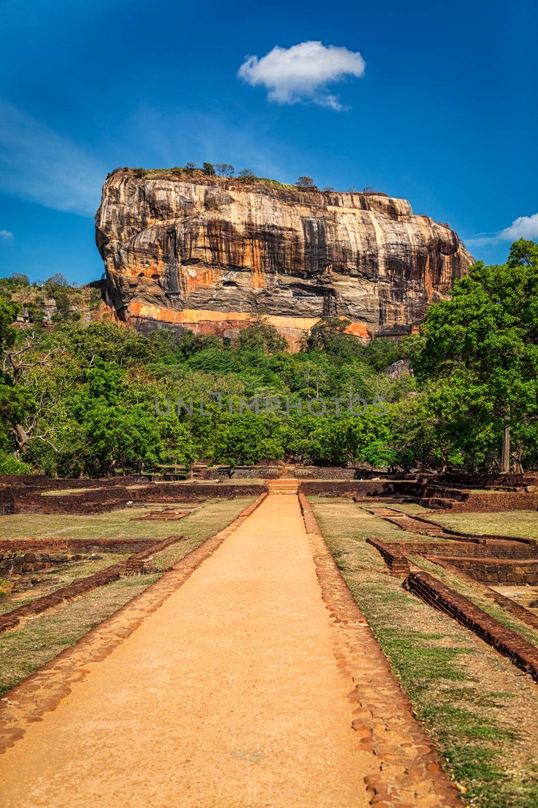 Sigiriya rock, Sri Lanka by dimol