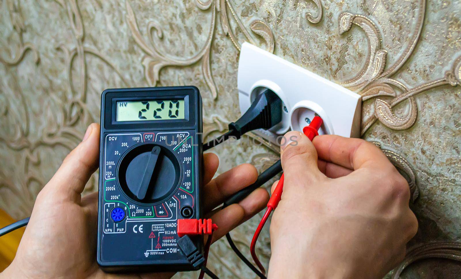 Repair of the socket, socket. Tools, voltage measuring devices. selective focus.