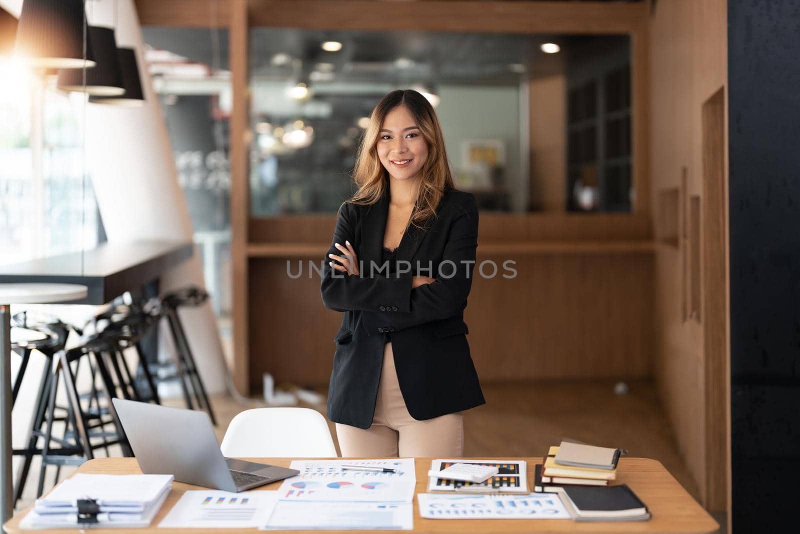 Entrepreneur young asian woman, business woman arms crossed on workplace at her office.