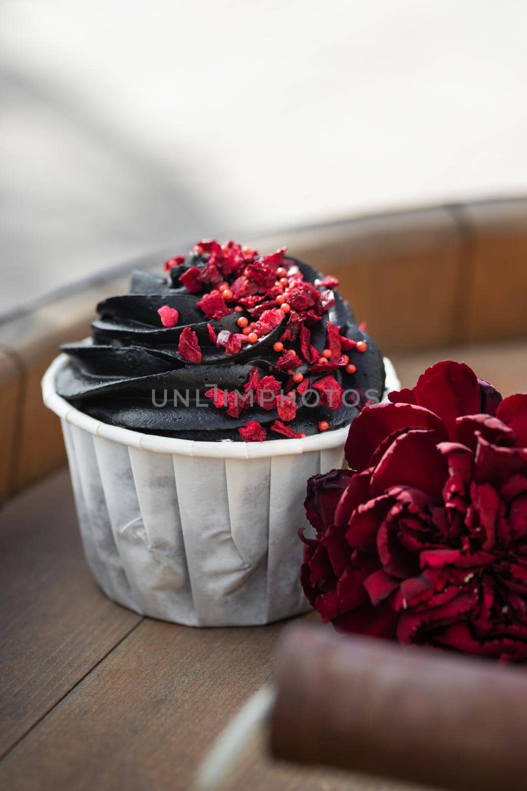 Grunge style cupcakes with black and pink cream vertical