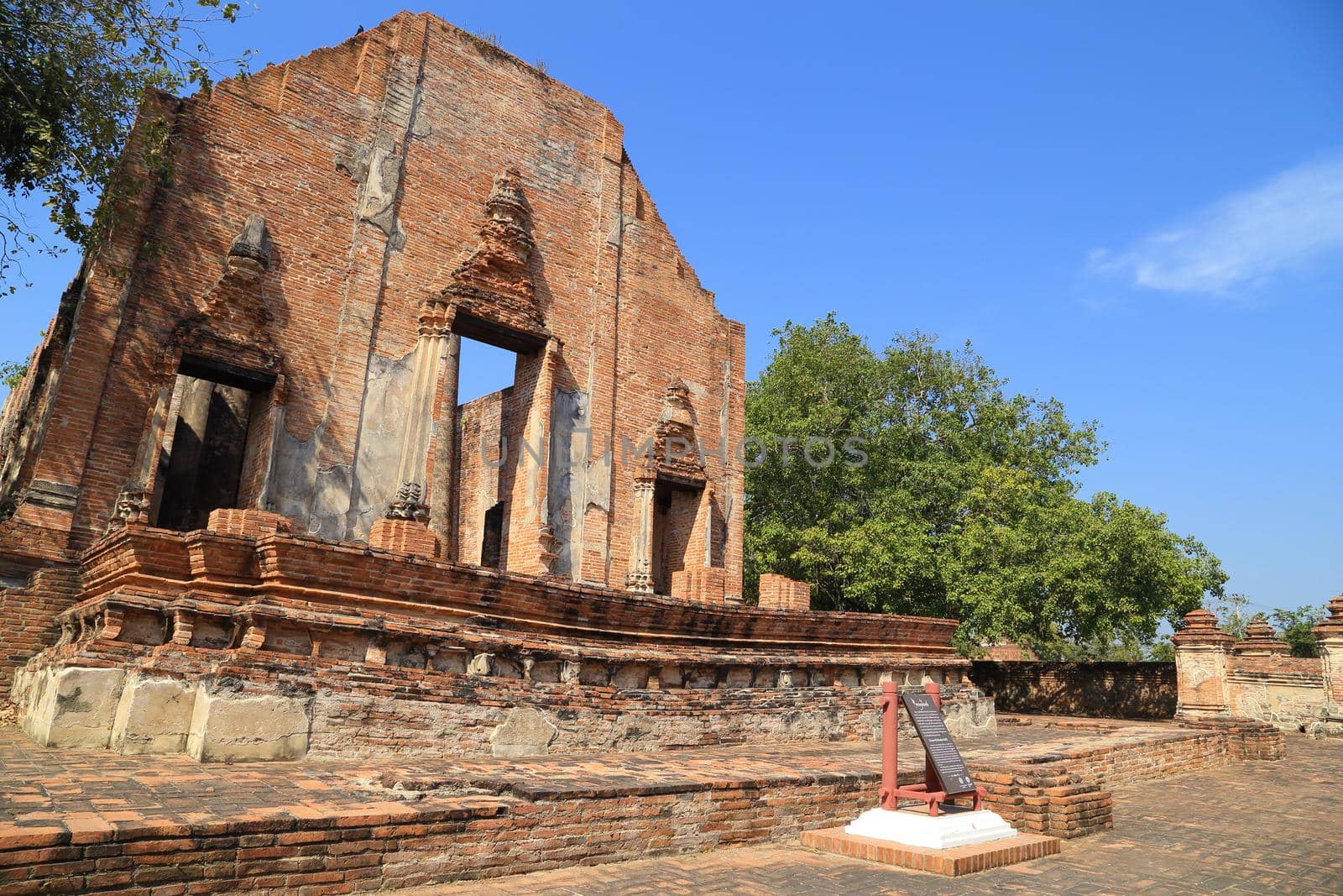 Wat Khudeedao, the ruin of a Buddhist temple in the Ayutthaya historical park, Thailand by geargodz