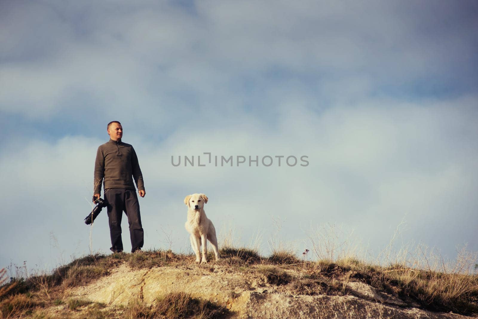 Photographer sandstone cliff and observing the natural landscape by Standret