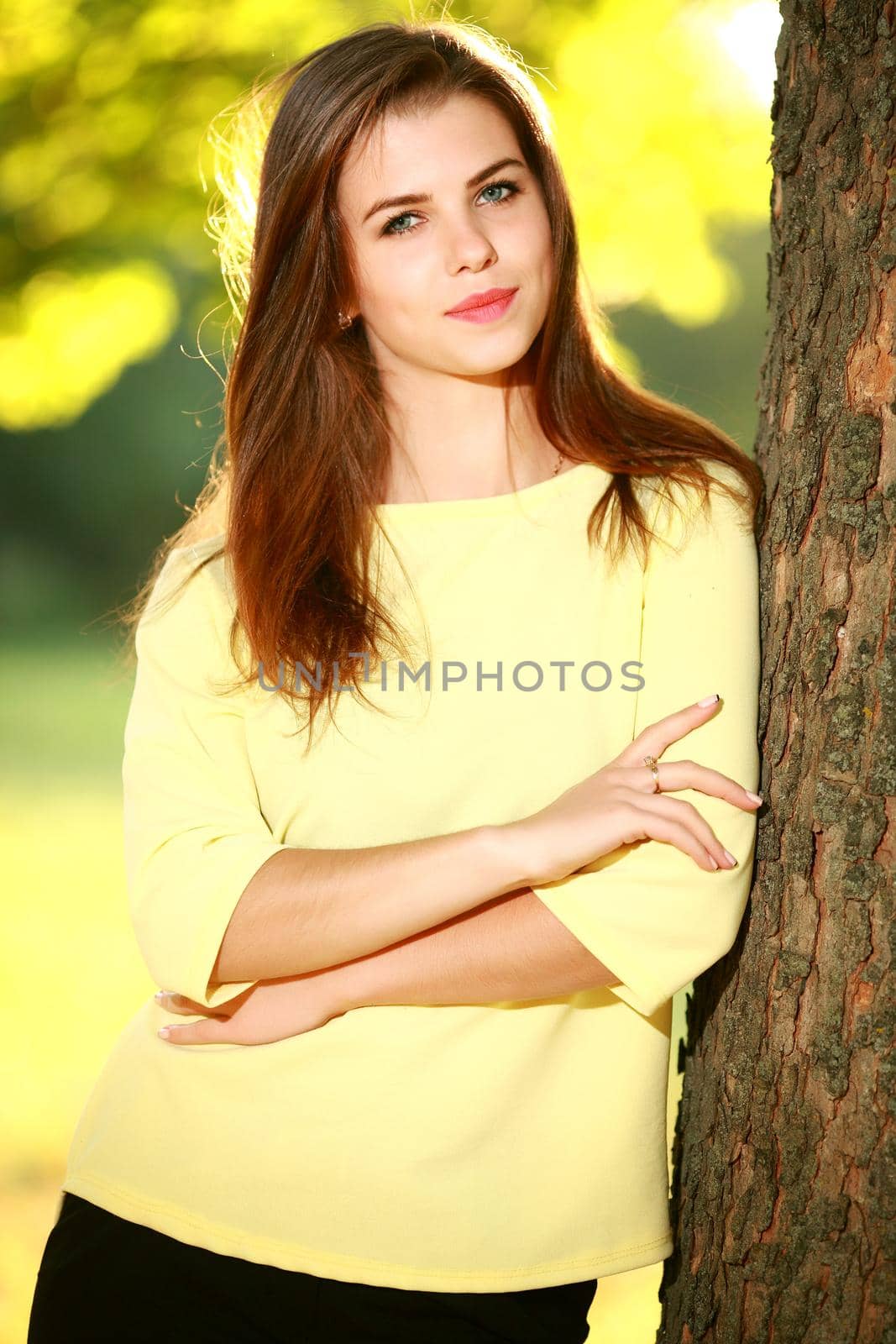 Portrait of beautiful young woman with sunny day