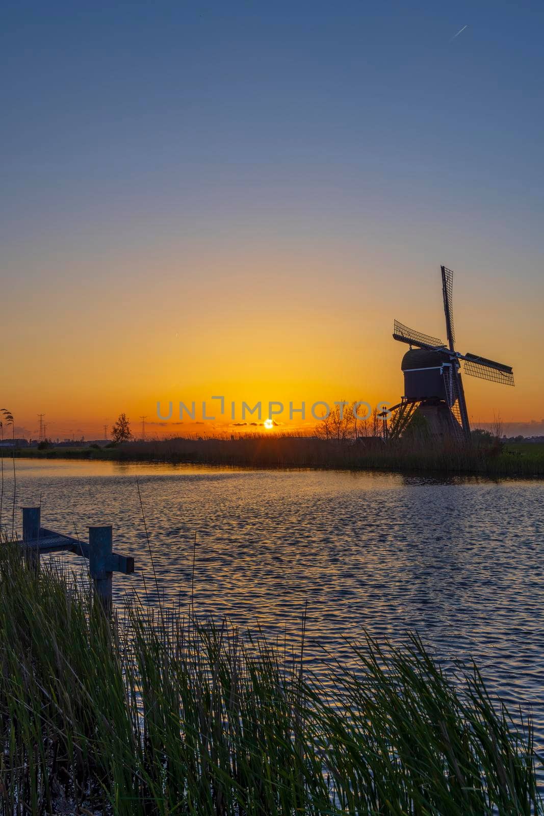 Sunset with windmill Broekmolen, Molenlanden - Nieuwpoort, The Netherlands by phbcz