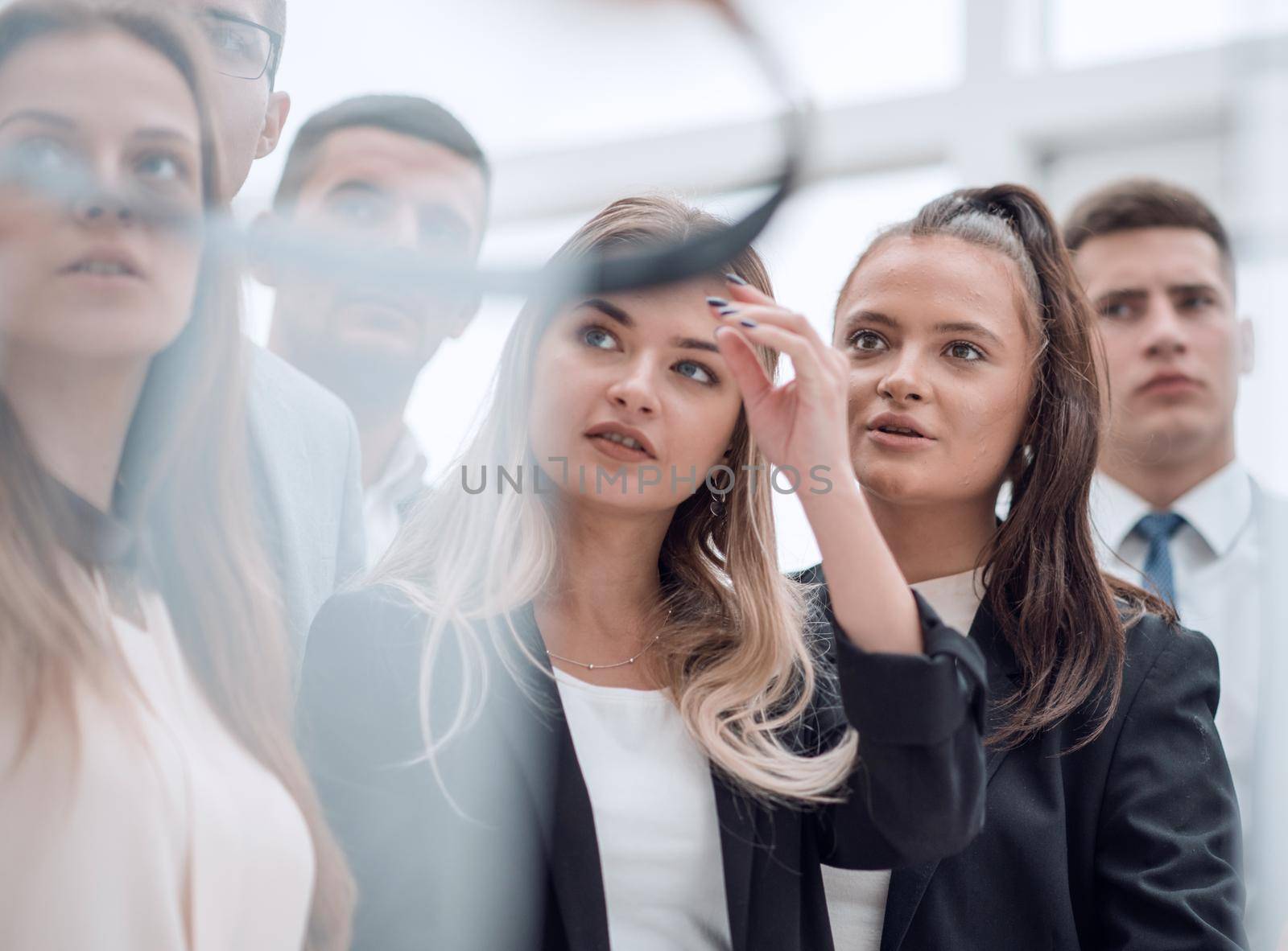 close up. group of employees enthusiastically discussing new ideas.