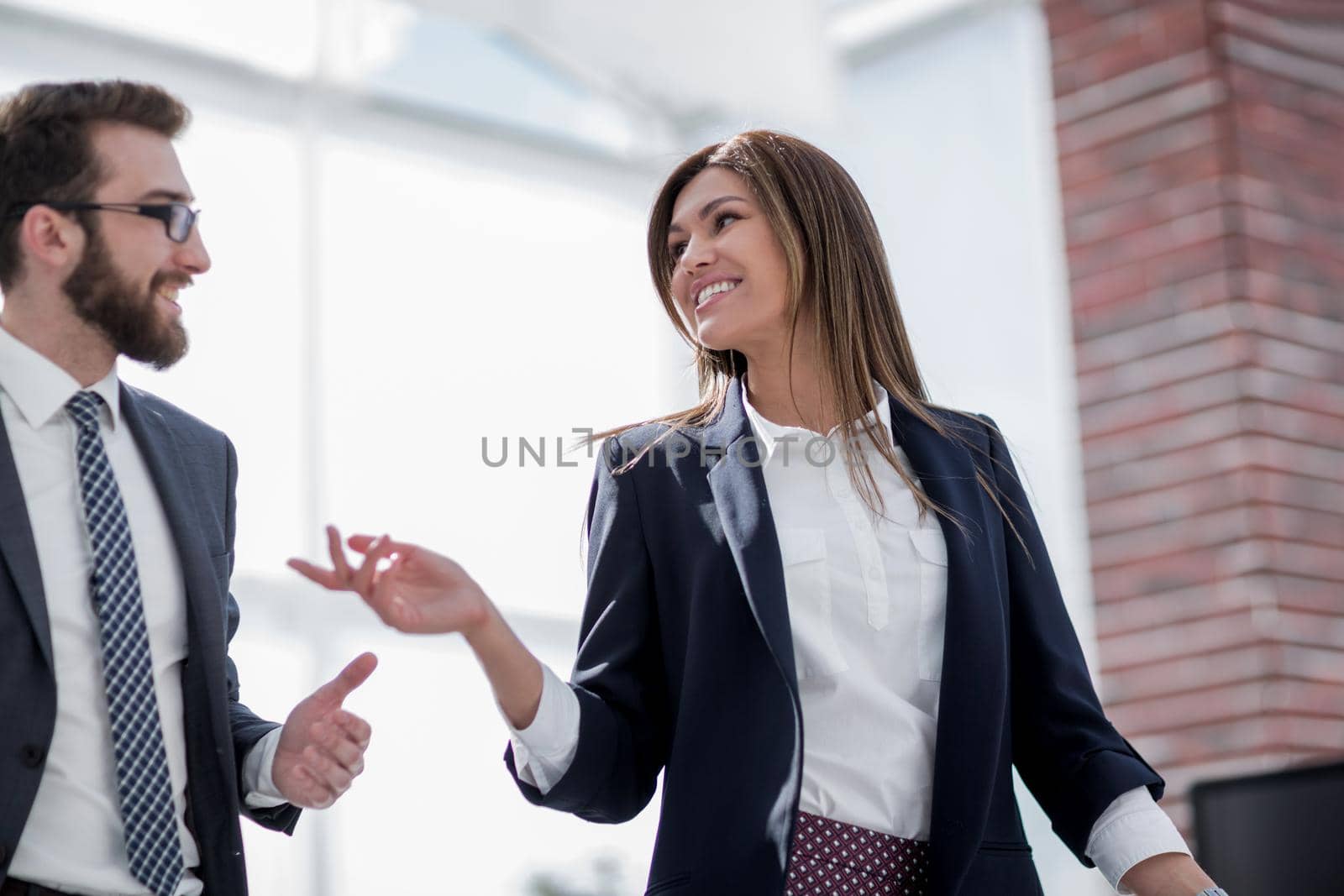successful business woman talking to a colleague.photo with copy space