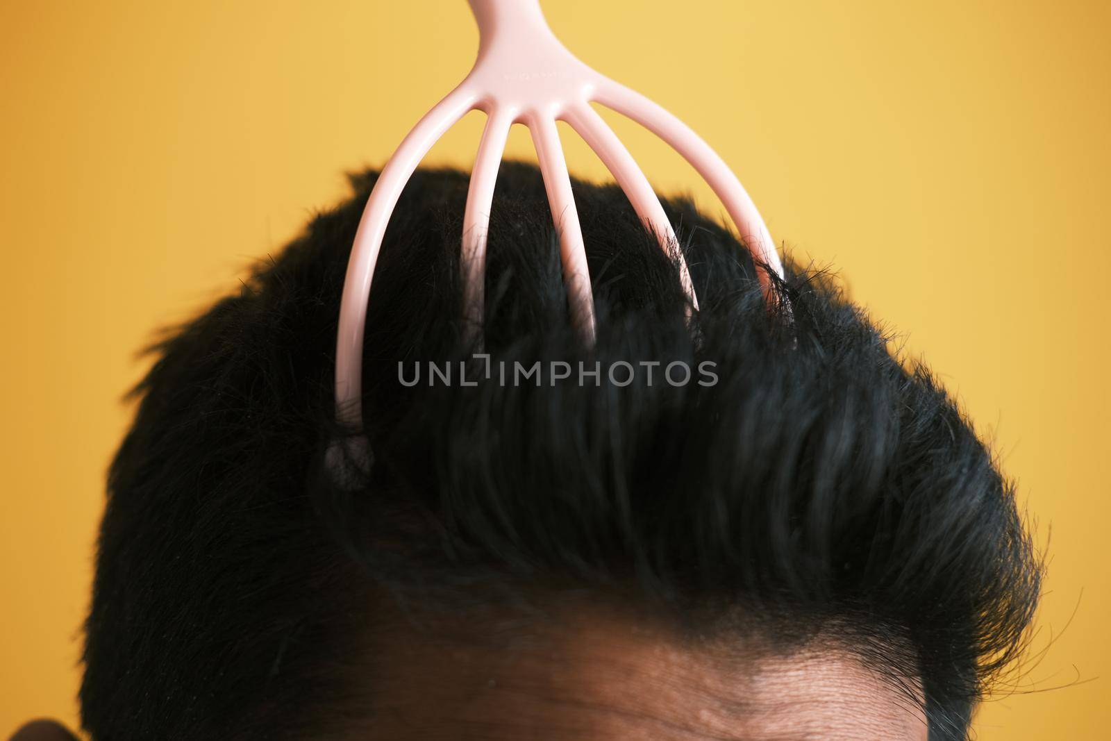 men having a scalp massage with a brush