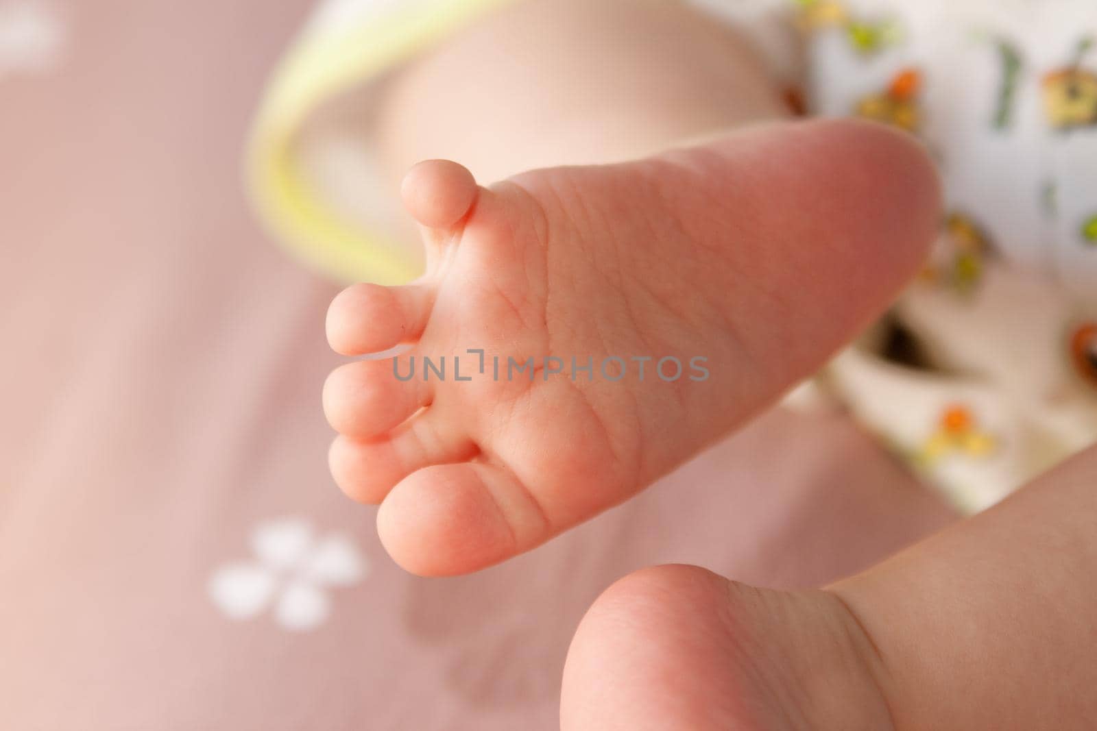 Small human child legs with fingers