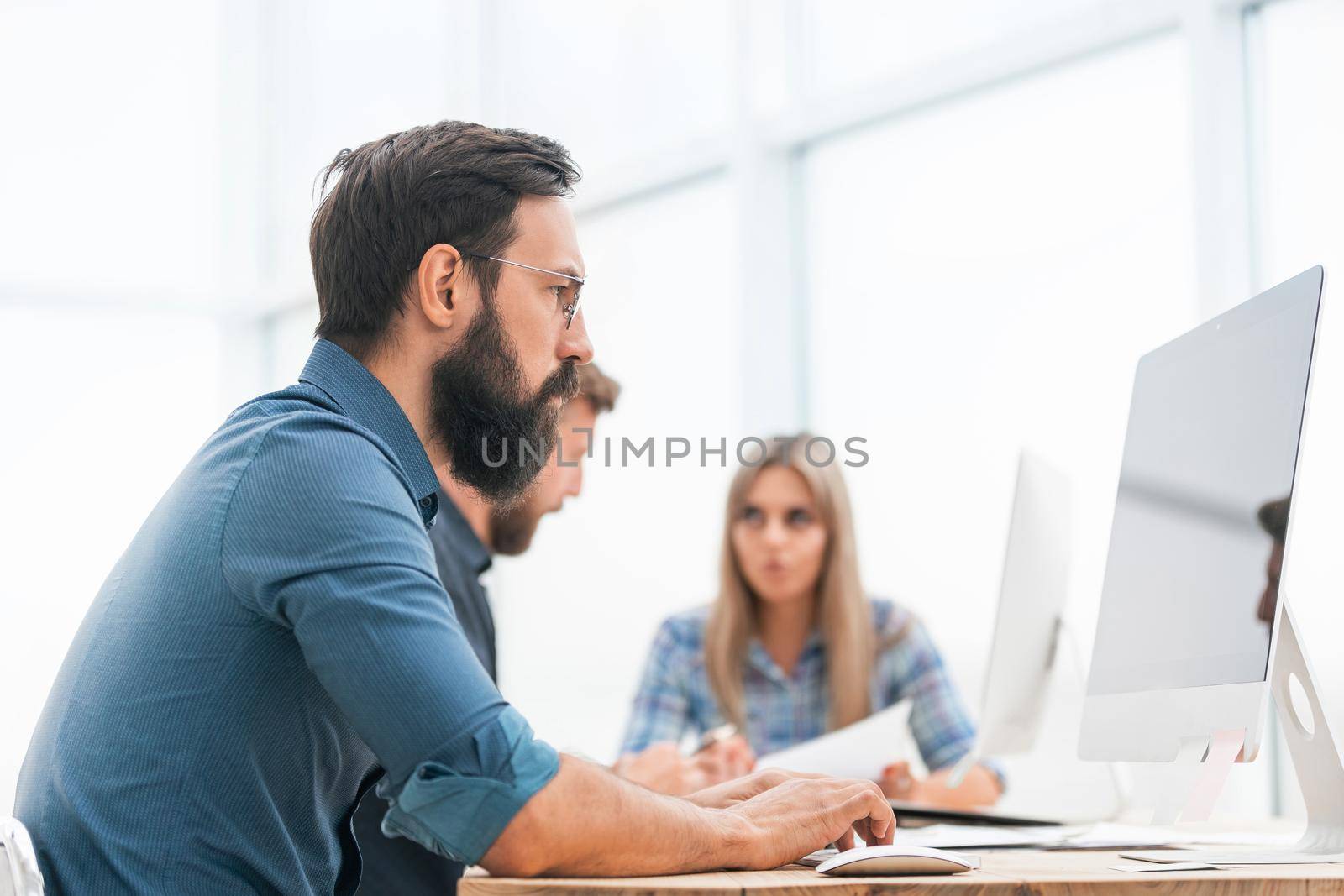 businessman uses a computer to work with documents. people and technology