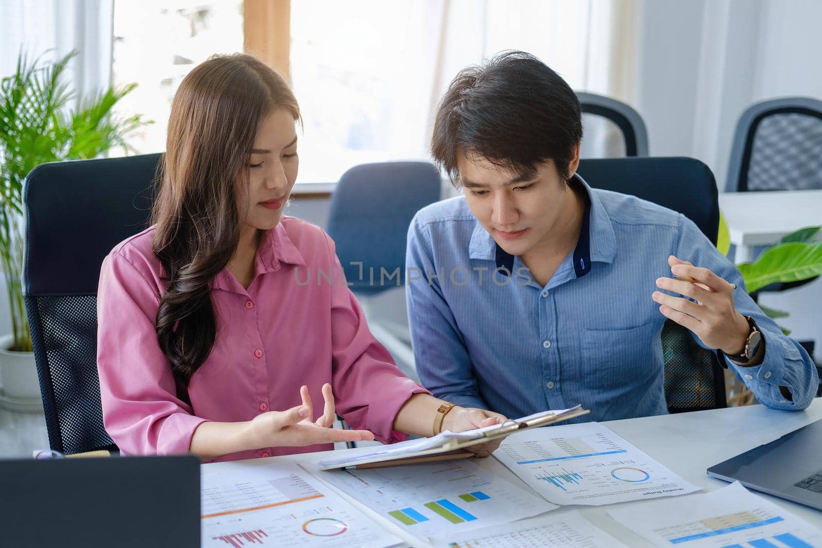 negotiation, analysis, discussion,asian male economist explaining the investment finance program to the company owner to plan marketing and hedging business risks.