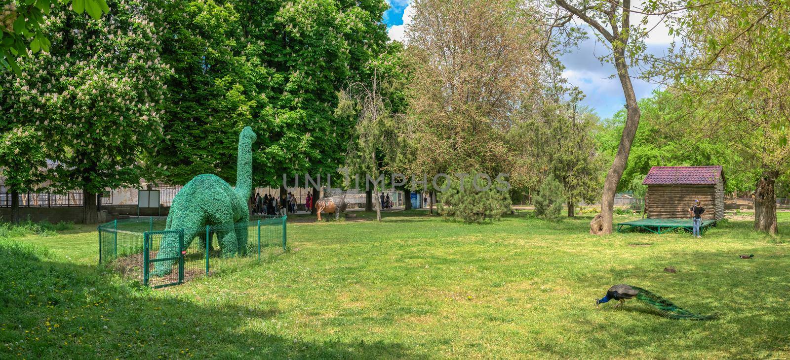 Garden sculptures in the Odessa Zoo, Ukraine by Multipedia