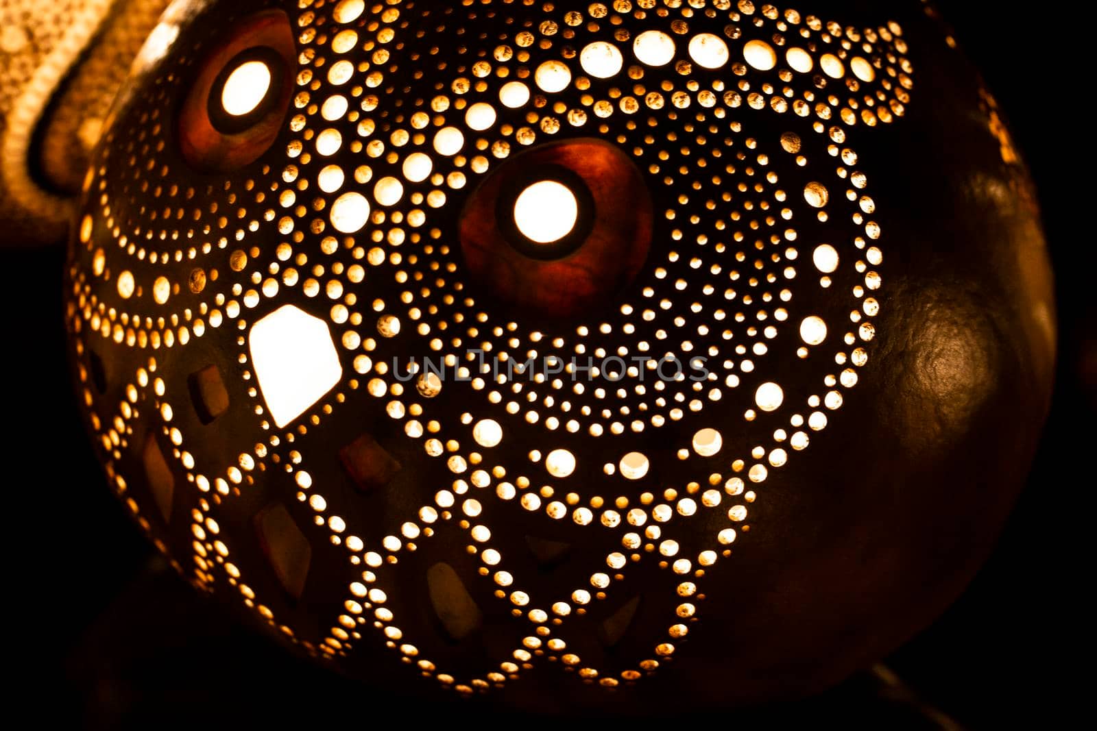light lamp built with dried pumpkins and used as a design object