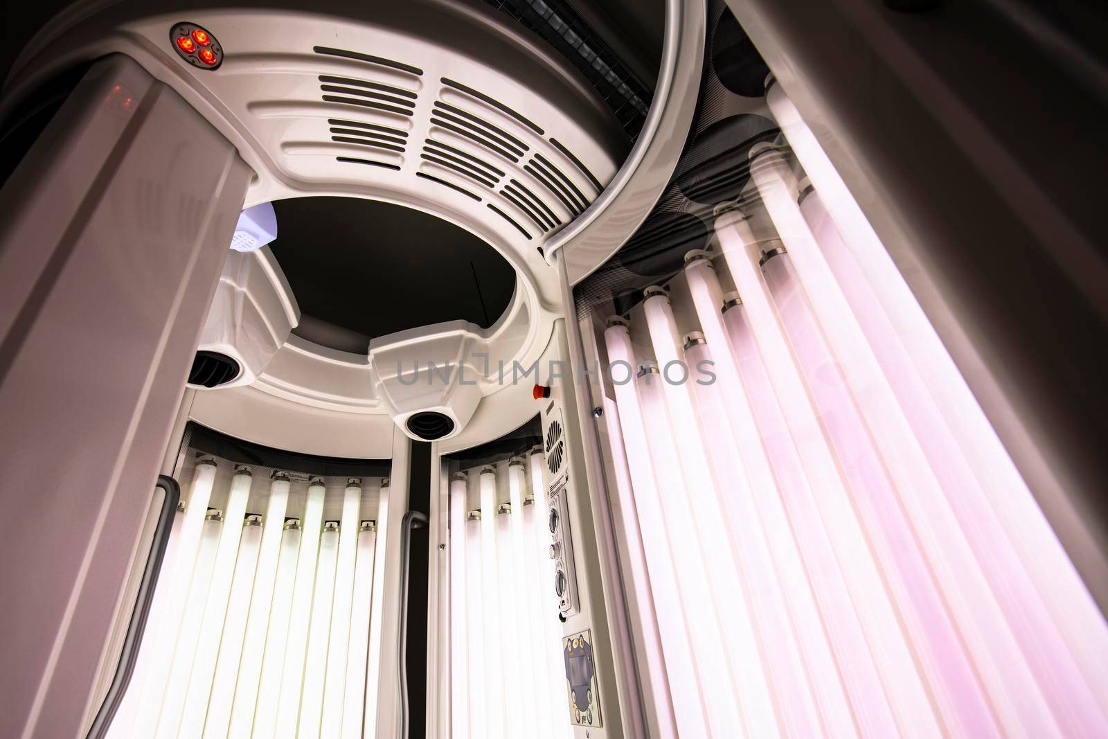 Professional machine for total body tanning with solar LEDs