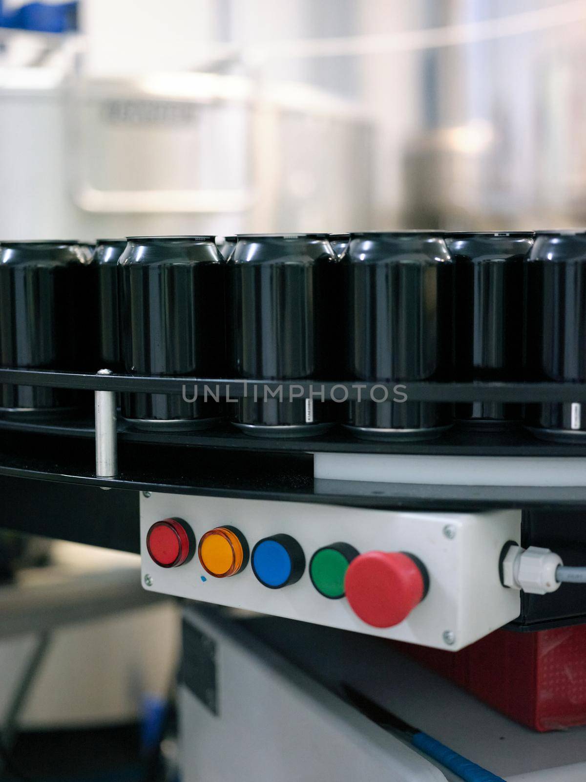 Vertical photo of a machine of a brewery with cans by WesternExoticStockers