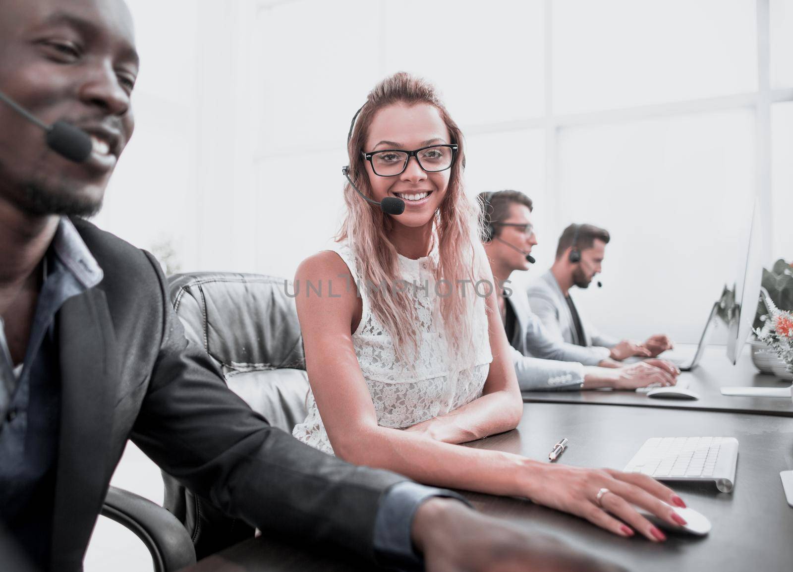 young business woman sitting at table in call center. photo with copy space