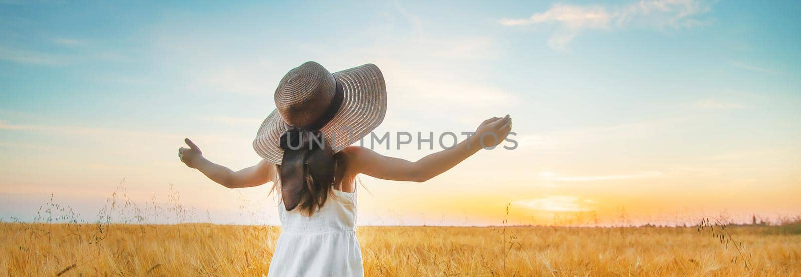 A child in a wheat field. Sunset. Selective focus. nature.
