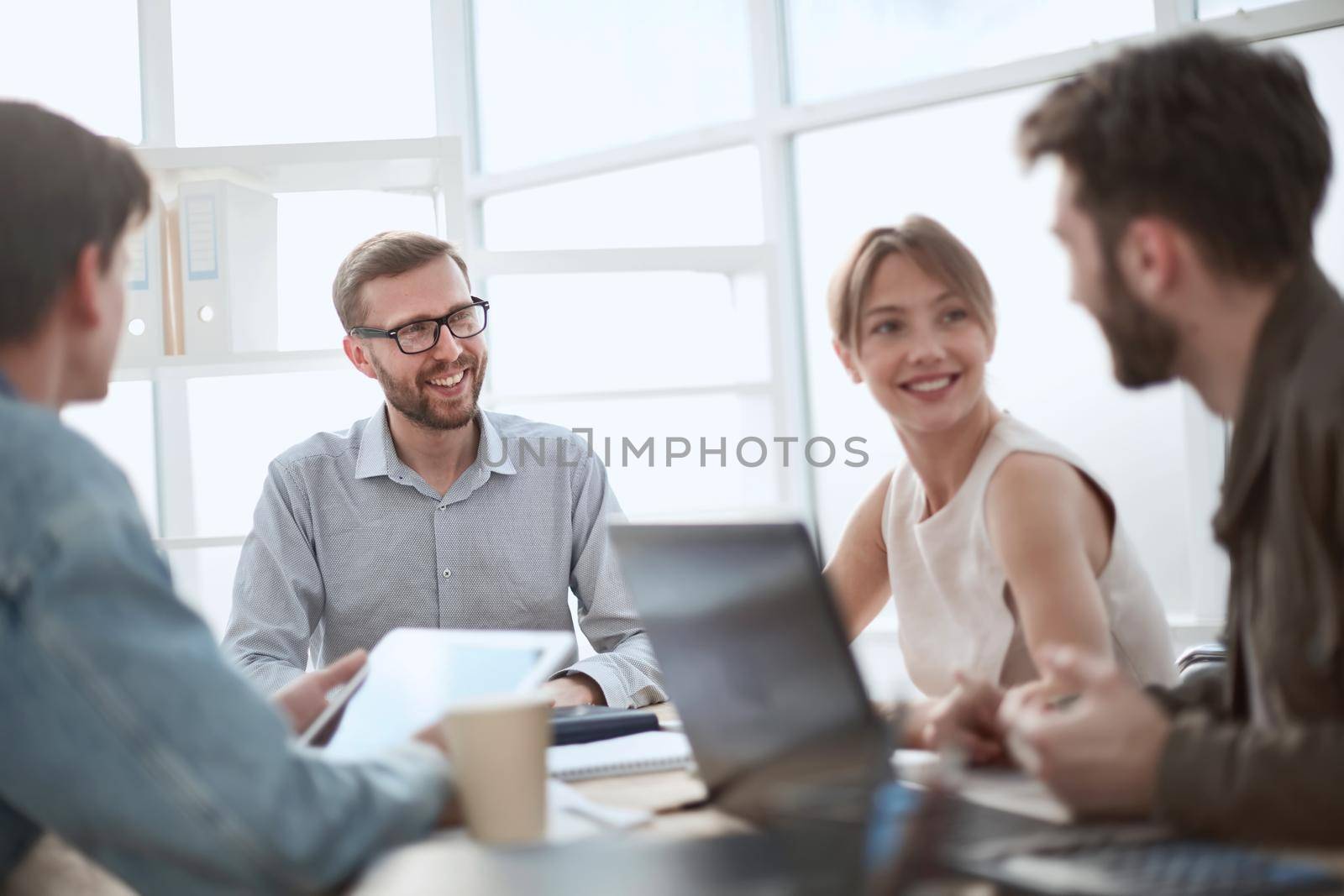 businessman discussing with business team ideas for startup. office weekdays