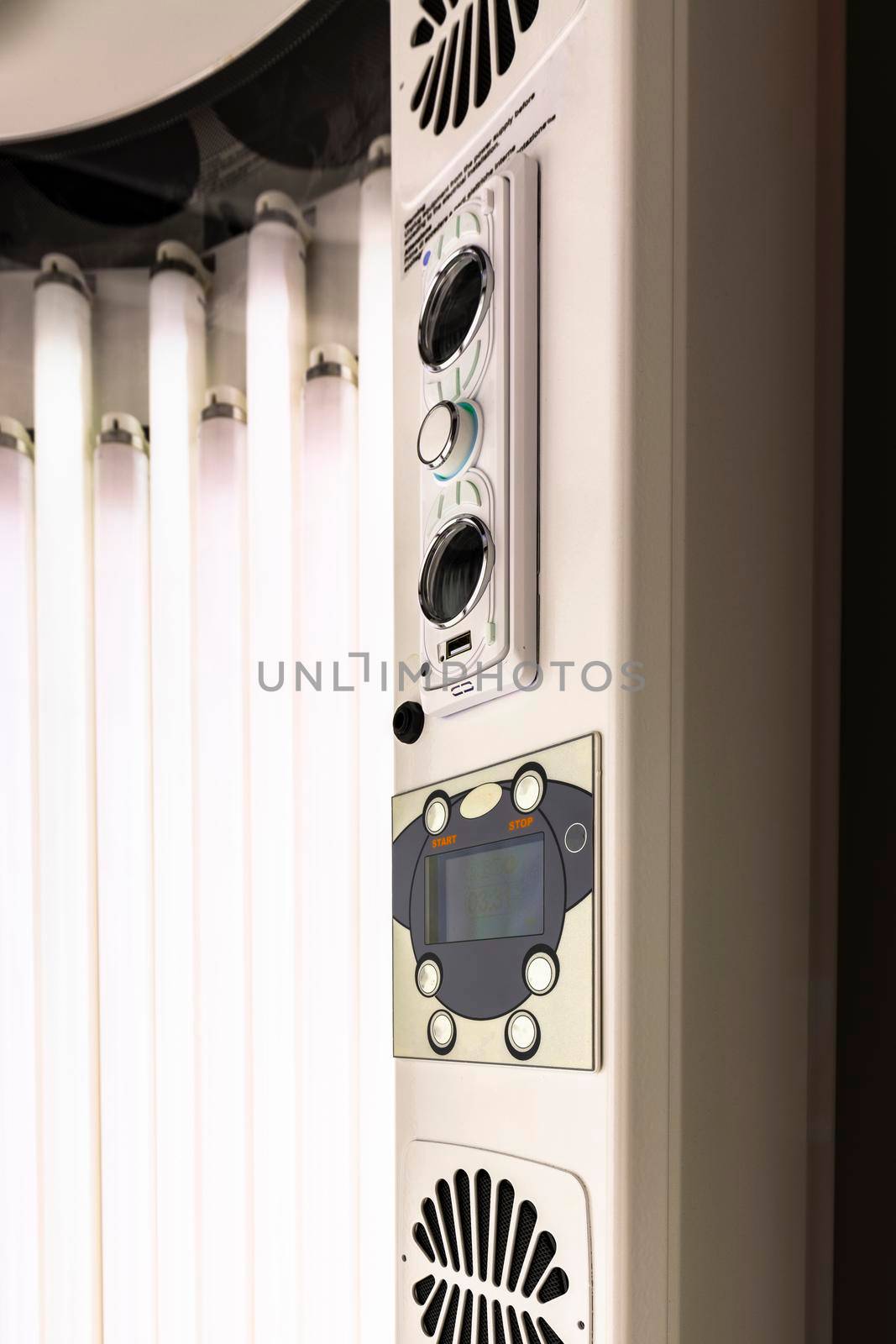 Professional machine for total body tanning with solar LEDs