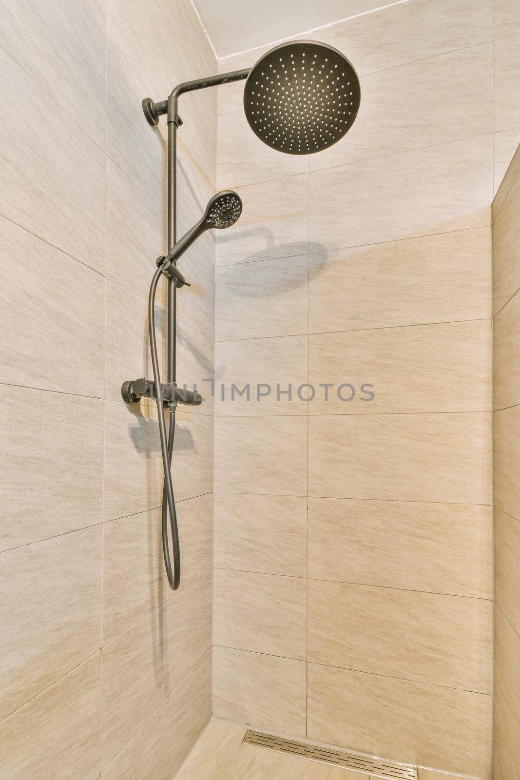 Modern shower stall by casamedia