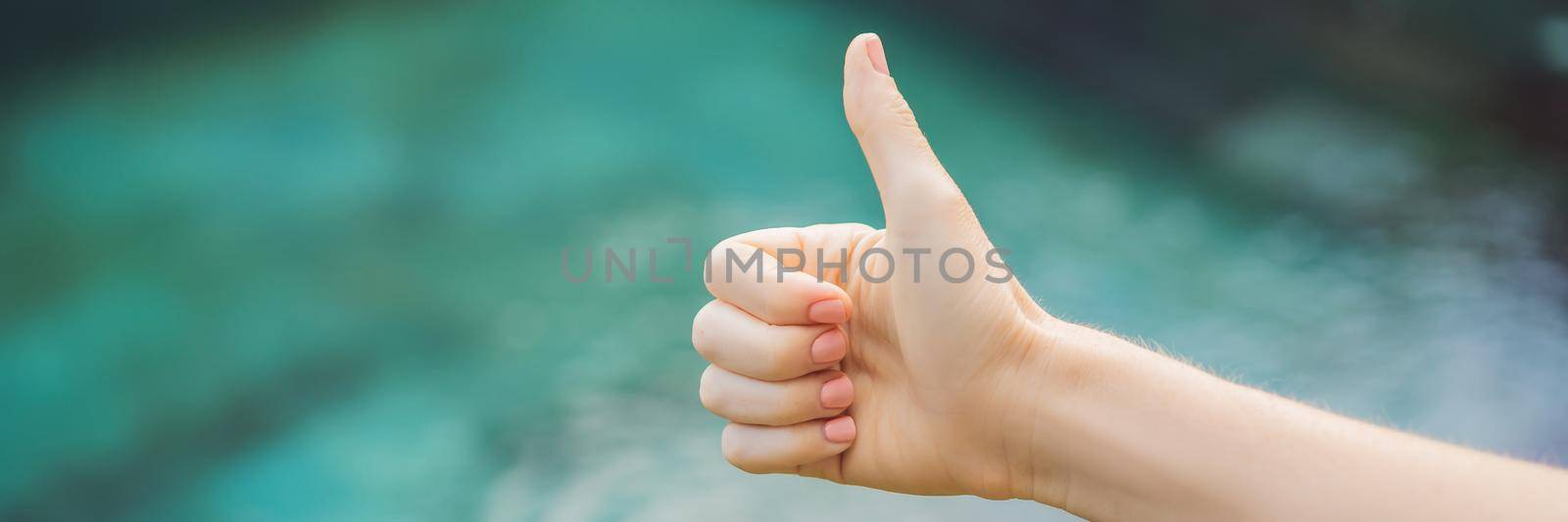 Hand shows like Pool quality pool cleaning BANNER, LONG FORMAT