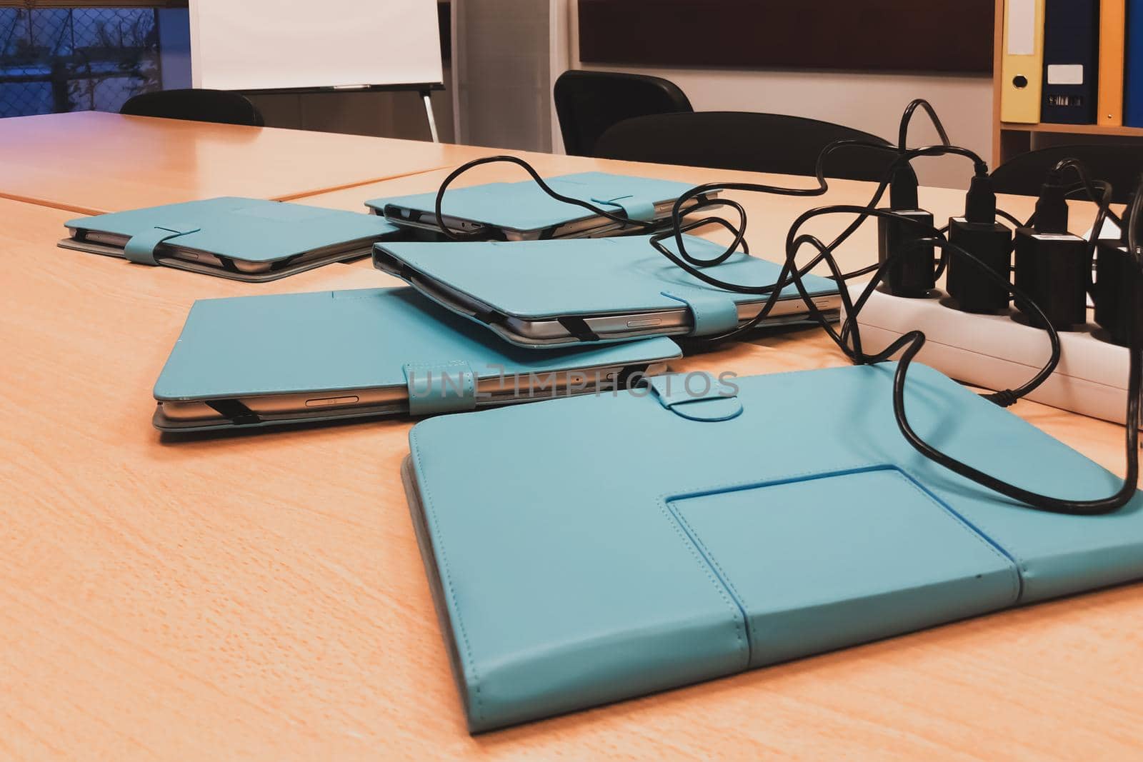 Several tablets on the table in the office on recharging