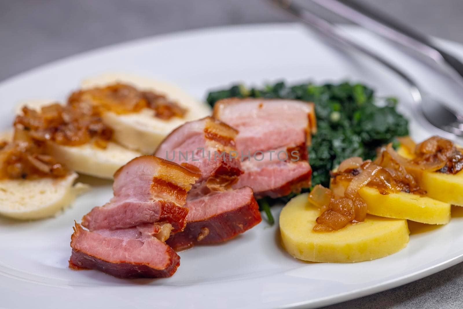 smoked flank with potato and bread dumplings and spinach by phbcz