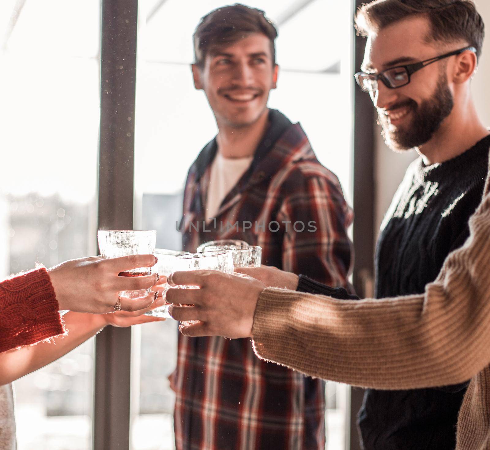 background image of a glass of juice in the hands of the young couple. photo with copy space