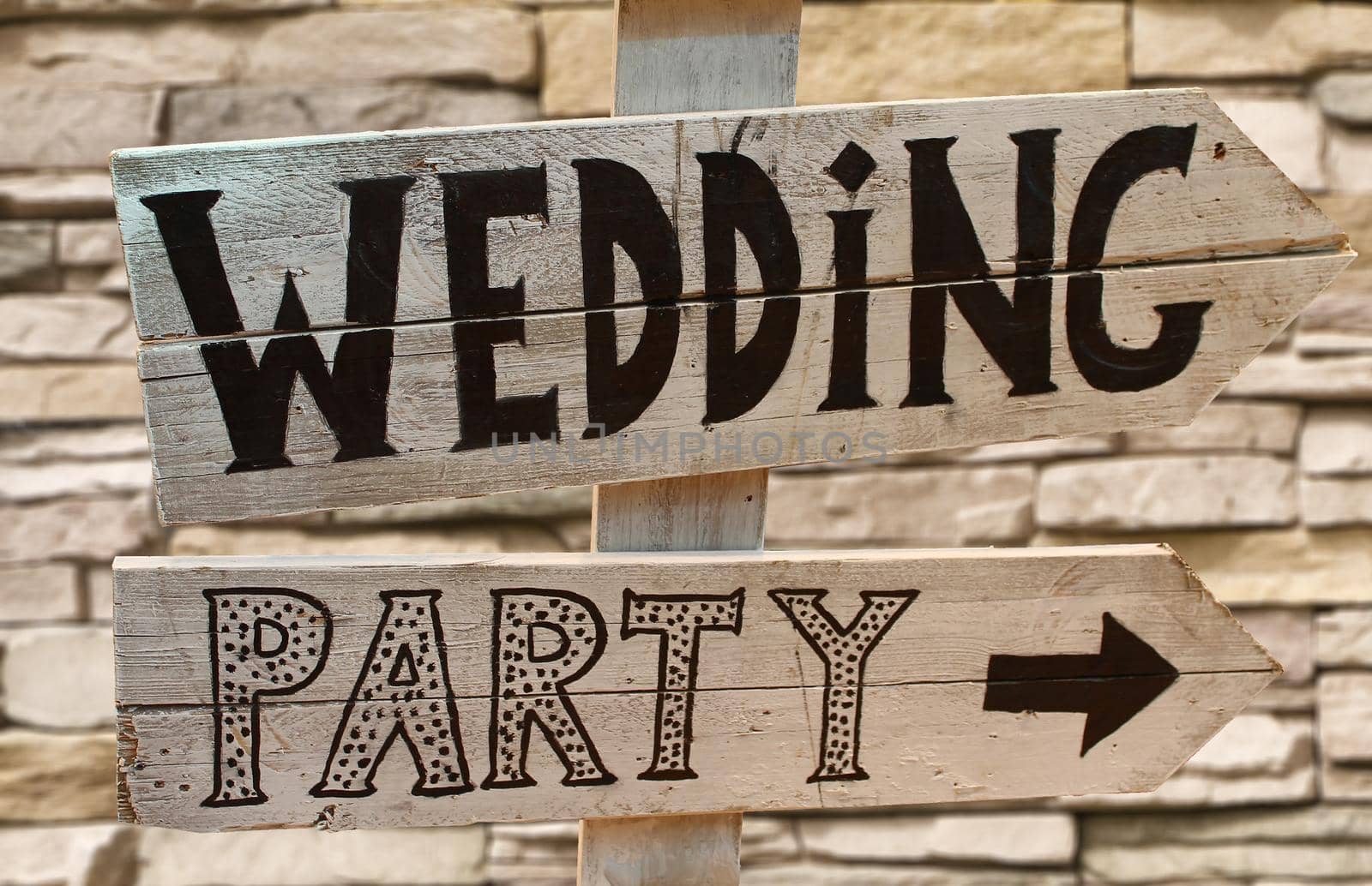 Wedding party wooden sign by Jacopo