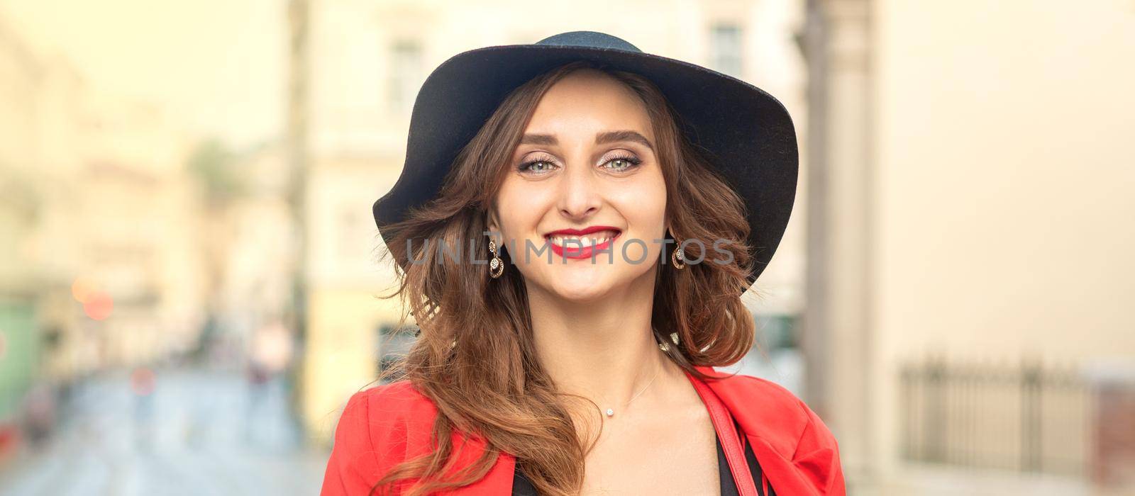 Close up portrait of fashionable young woman by okskukuruza