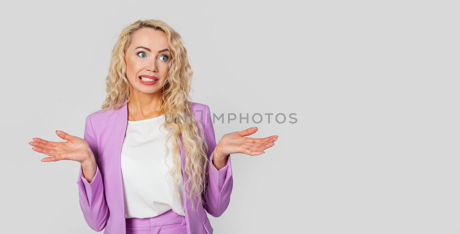 Frustrated woman, upset, bewildered Caucasian pretty blond woman shrugs, arms outstretched, complete disbelief to doubt that the answer has no idea. I dont know.