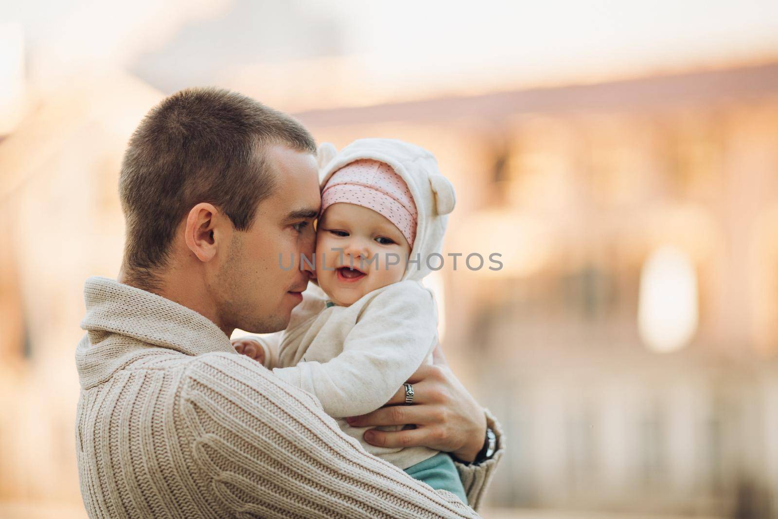 Fother and daughter walking in the park in autumn, portrait. Papa and daughter, family concept. A little girl in fother's arms.