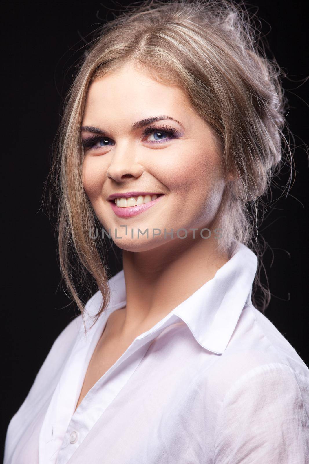 Beauty fashion portrait of young attractive woman