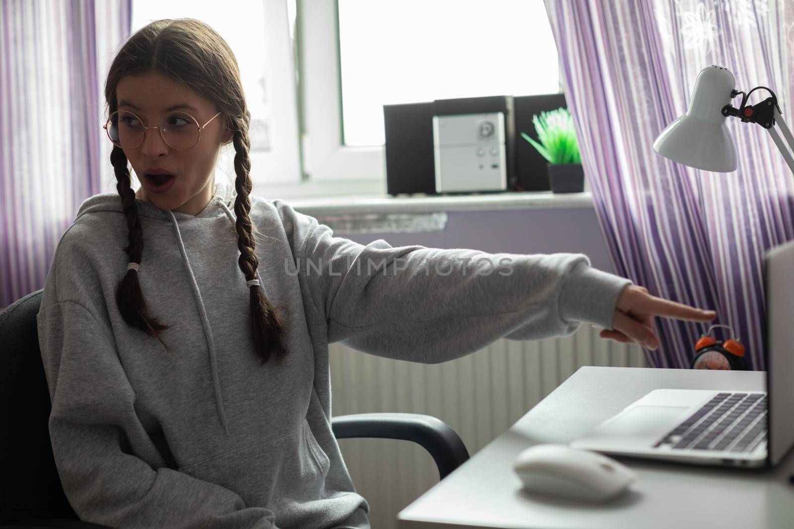 A student while browsing profiles on social media sites saw a unique and unusual thing. A young girl with braids.