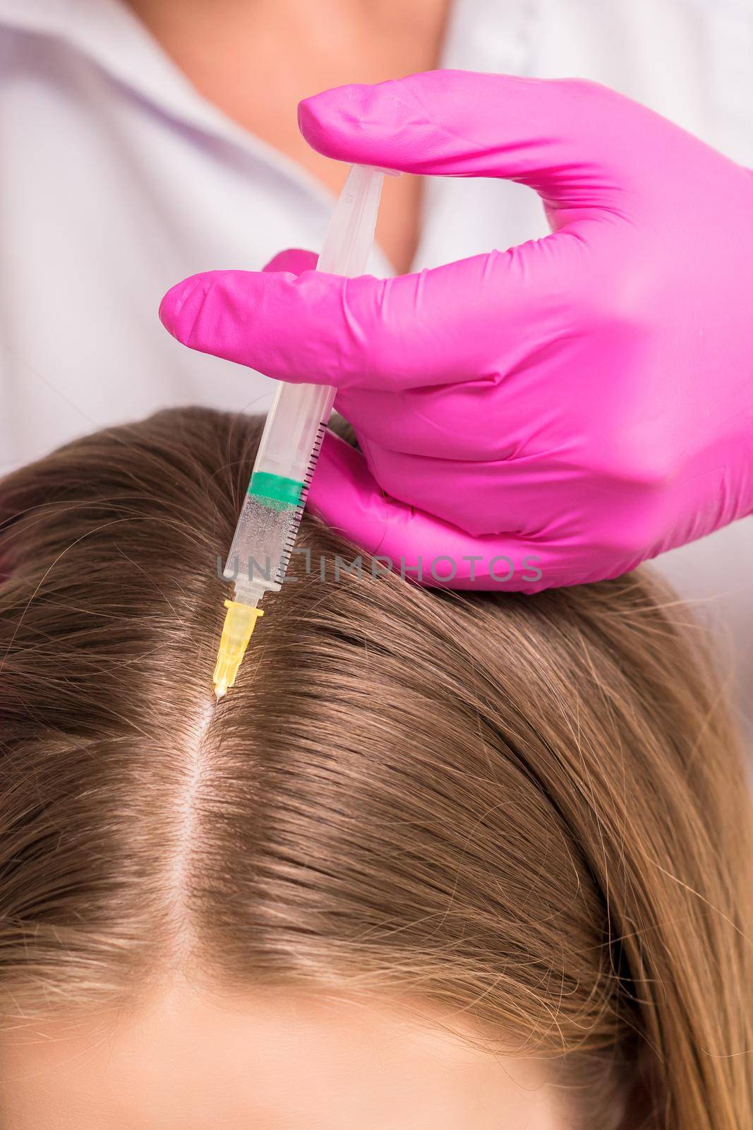 Woman receives injection in head by okskukuruza