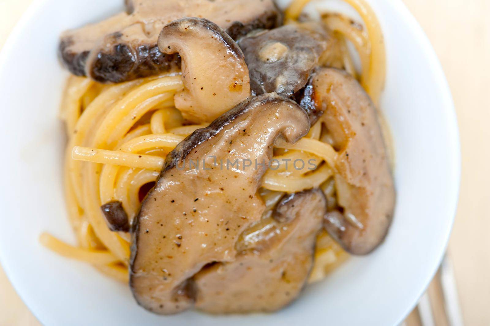 Italian spaghetti pasta and mushrooms by keko64