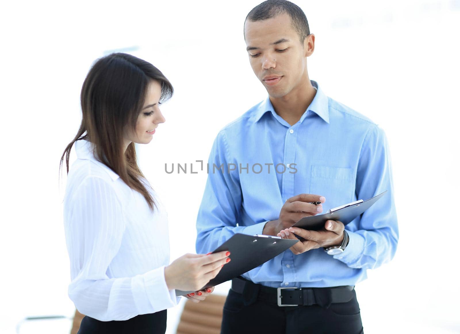 businessman and the employee discussing work schedule.business concept